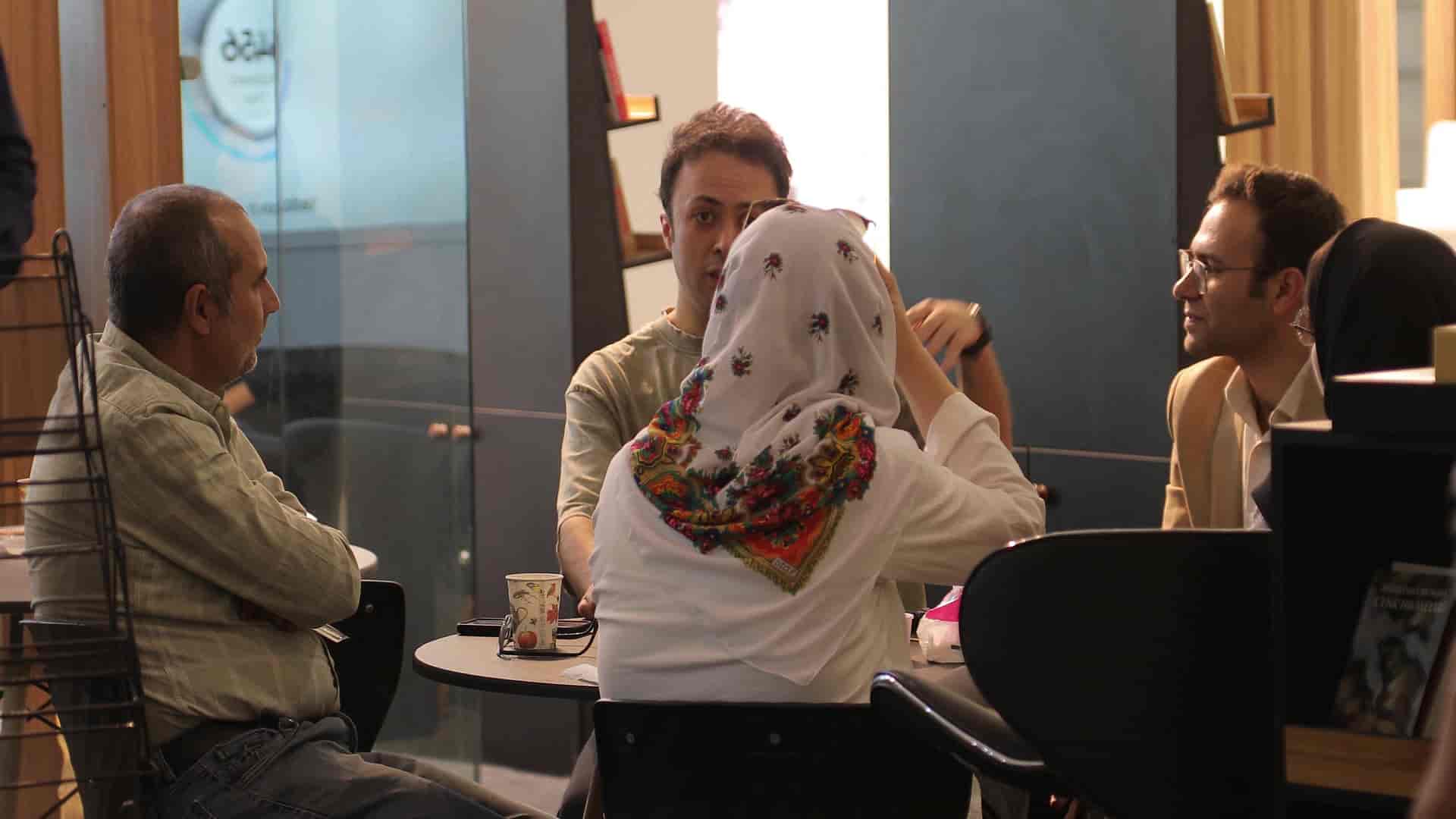 دورهمی و گفتگو در نمایشگاه کتاب